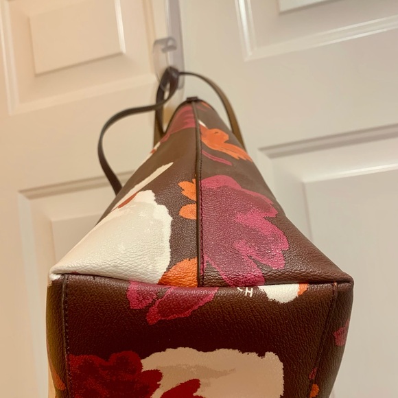 Coach City Zip Tote in Field Flora Print 
NWOT- RETIRED 2016 - Picture 8 of 13